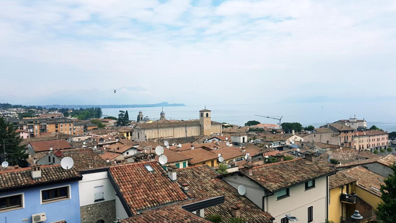 Luminoso Trilocale Con Piscina E Giardino Privato Desenzano del Garda